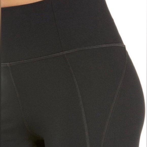 GIRLFRIEND COLLECTIVE | High Waist Compressive Capri Length Crop Black Legging - Picture 2 of 7